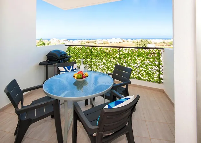 Sea View Apt*spacious Balcony*200m To The Apartament